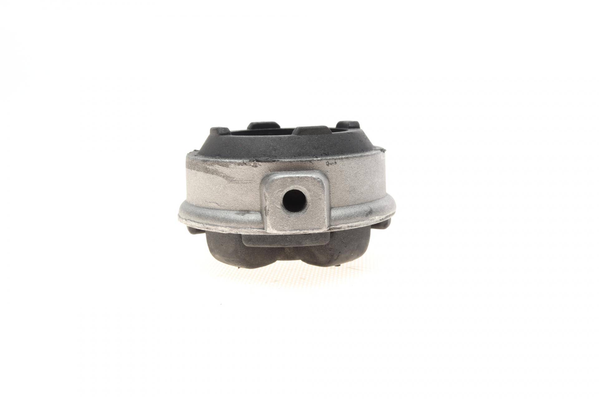Подушка КПП VW Passat 1.3-1.8 -88