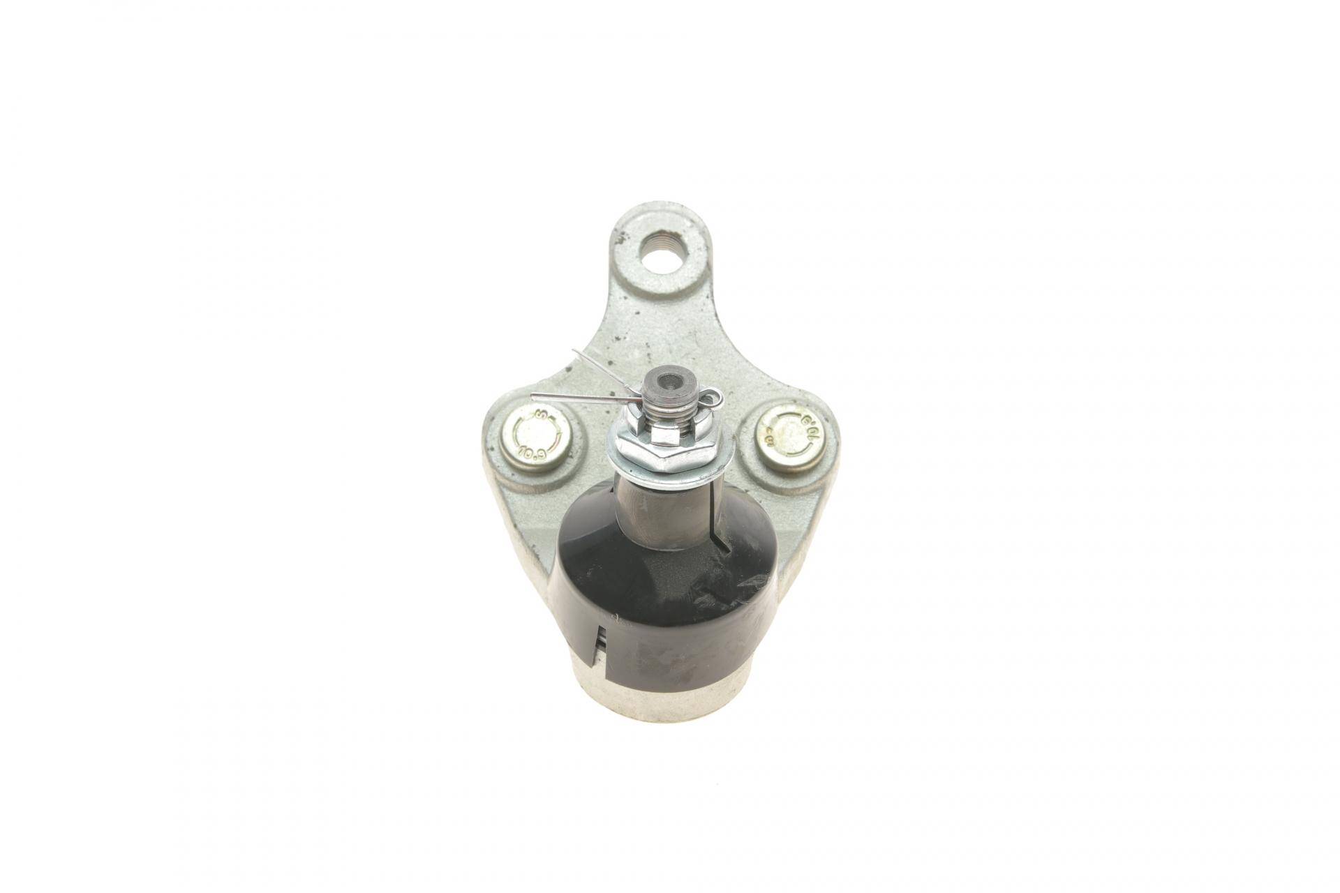 Опора кульова (передня/знизу) Toyota Avensis 08-18