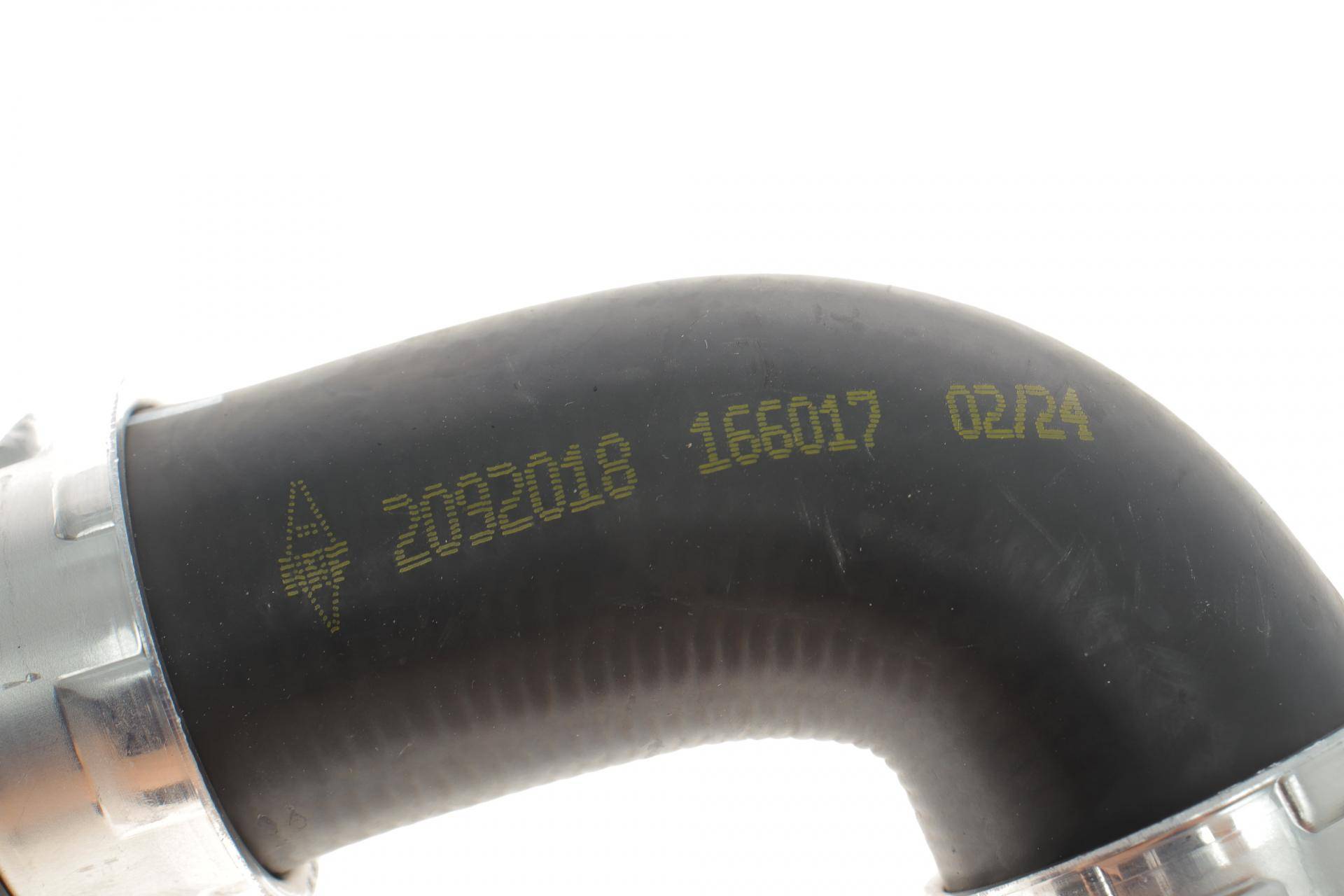 Патрубок інтеркулера (зверху) (R) VW Golf V/Passat 2.0 TDI 05-13