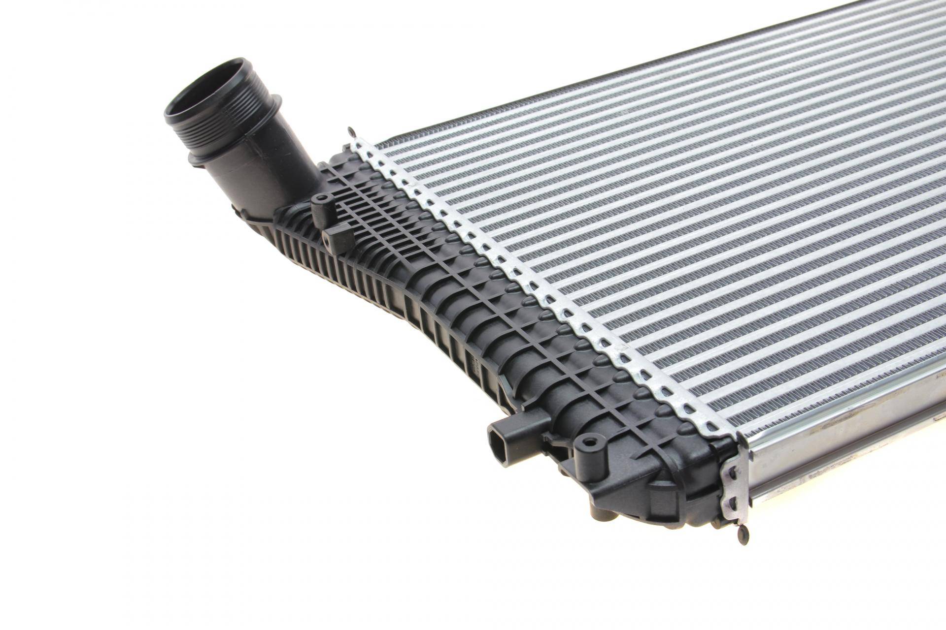 Радіатор інтеркулера VW Passat/Sharan/Tiguan 1.4-2.0D 05-