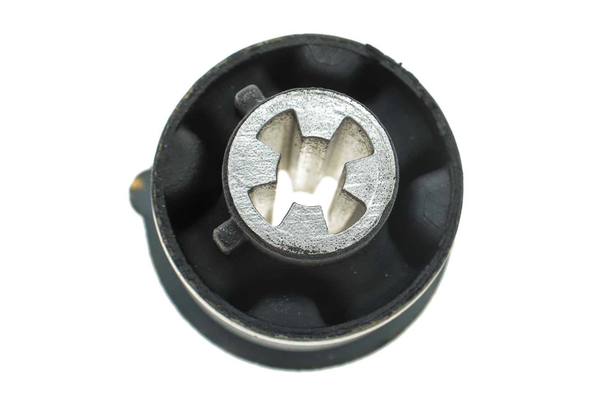Сайлентблок балки (задньої) Ford Fiesta V 1.4-1.6 TDCI 01-08