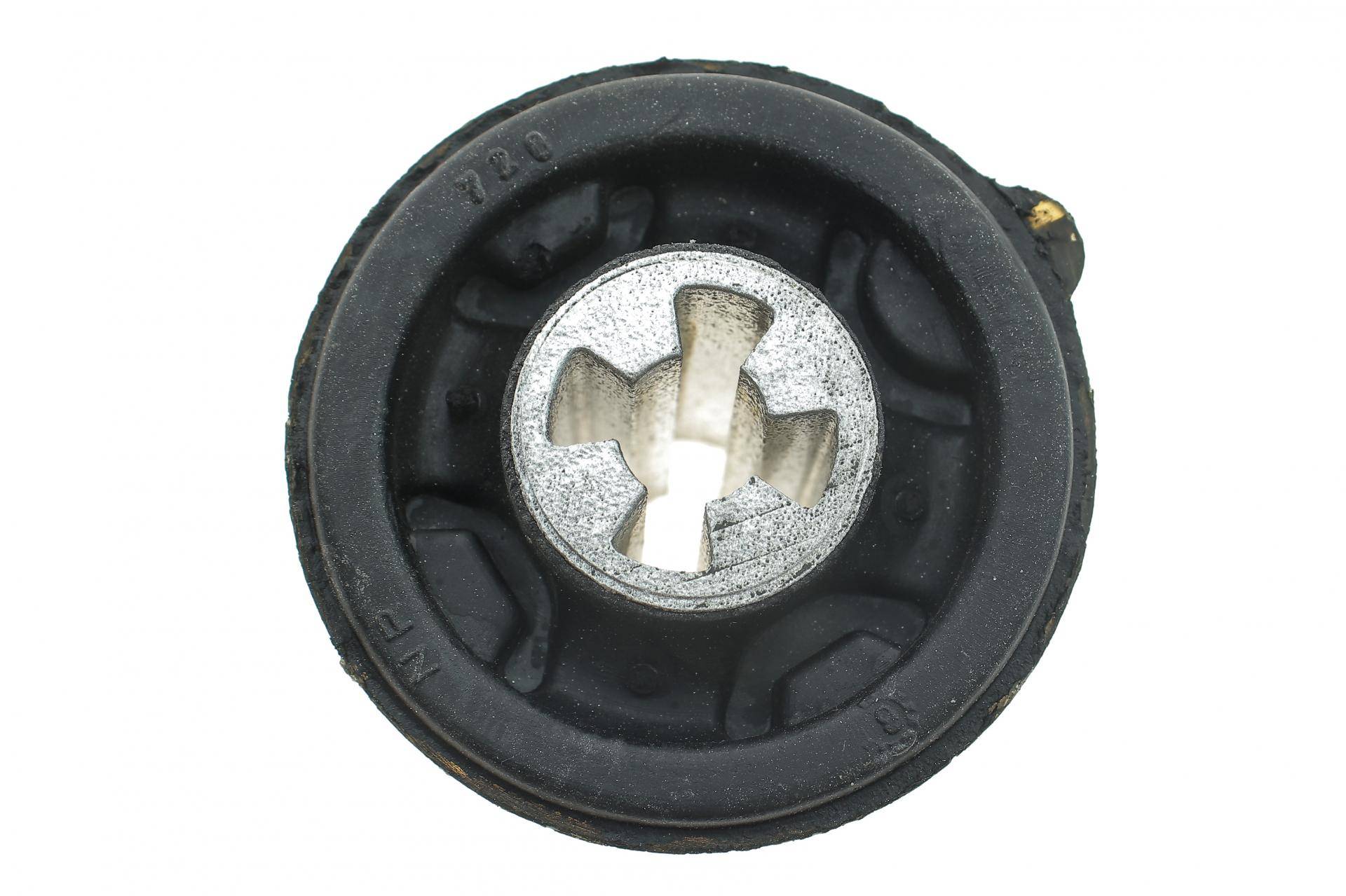 Сайлентблок балки (задньої) Ford Fiesta V 1.4-1.6 TDCI 01-08