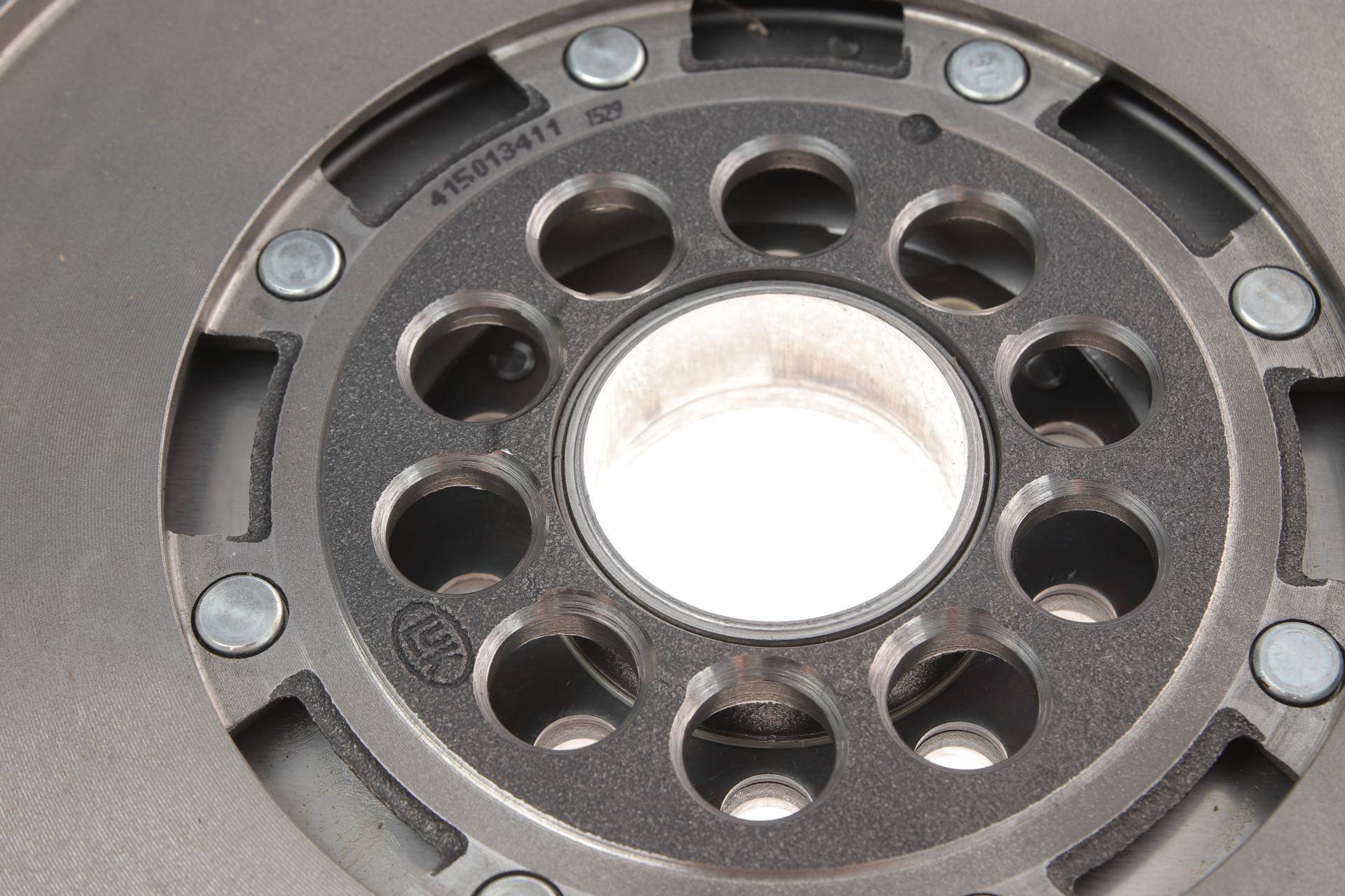 Демпфер зчеплення Volvo C30/C70/S40/S60/S80/V40/V50/V70 95-12