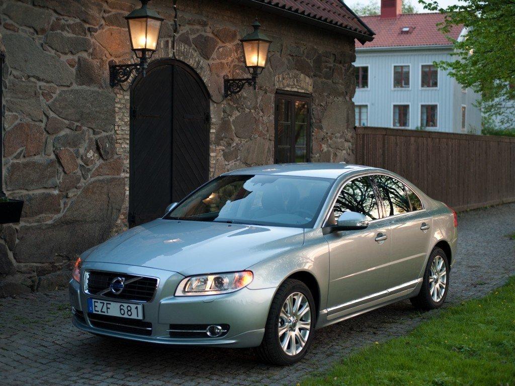 Передні дискові гальмівні колодки VOLVO S60, S70, S80, V70 1, 2 1995-2010 ABE