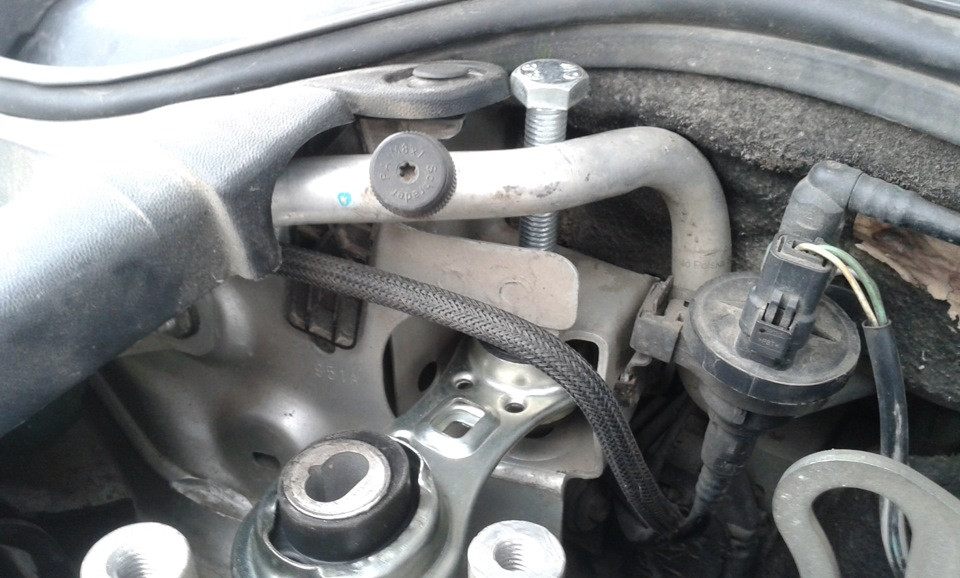 Подушка (опора, кріплення) двигуна додаткова права Renault Megane 2, Scennic 2 (1.9D-2.0-2.0) 2002-2